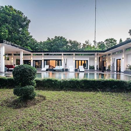 Stunning Villa Lily โลวินา ภายนอก รูปภาพ